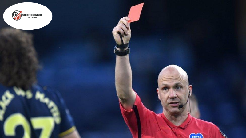 Thẻ đỏ là gì? Tìm hiểu về quy định và ý nghĩa trong bóng đá 2 Định nghĩa và quy định về thẻ đỏ